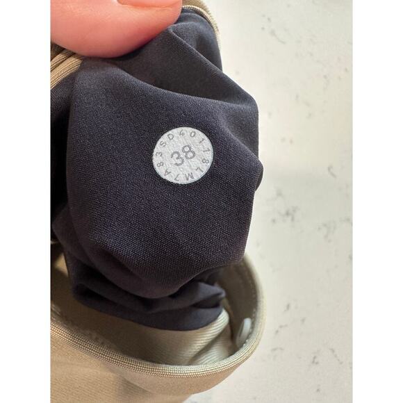 Lululemon ABC Shorts Size 38 - Picture 5 of 5